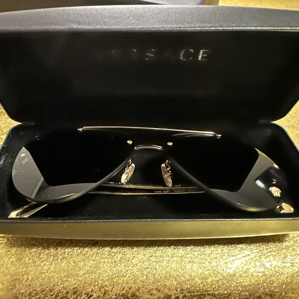 Versace Gold Aviator Sunglasses with Rimless Design - Picture 4 of 8